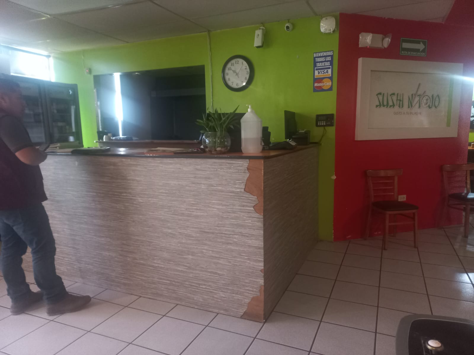 El sábado pasado se intoxicaron alrededor de 30 personas en el establecimiento de alimentos llamado el Sushi Ntojo,