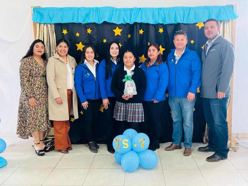 Leticia Perez Garcia, Ganadora del Concurso Cuenta Cuentos de Intersecundarias de la zona 03