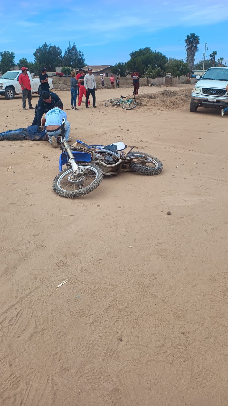 ¡Tarde sangrienta en El Papalote! Motociclista termina en el pavimento tras brutal choque y el responsable huye como cobarde