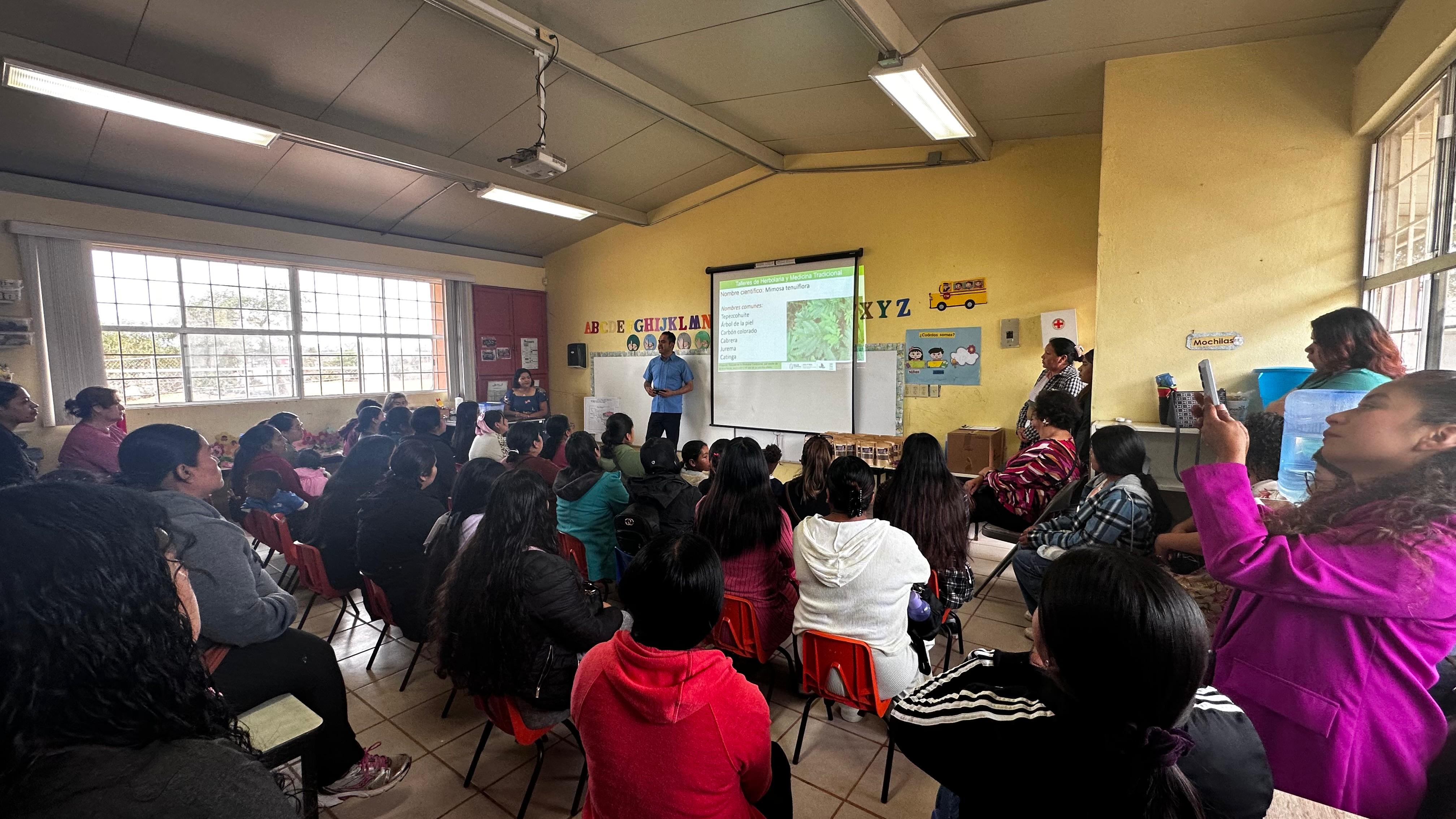 Taller de medicina tradicional celebra a las madres y promueve el bienestar cotidiano en San Quintín