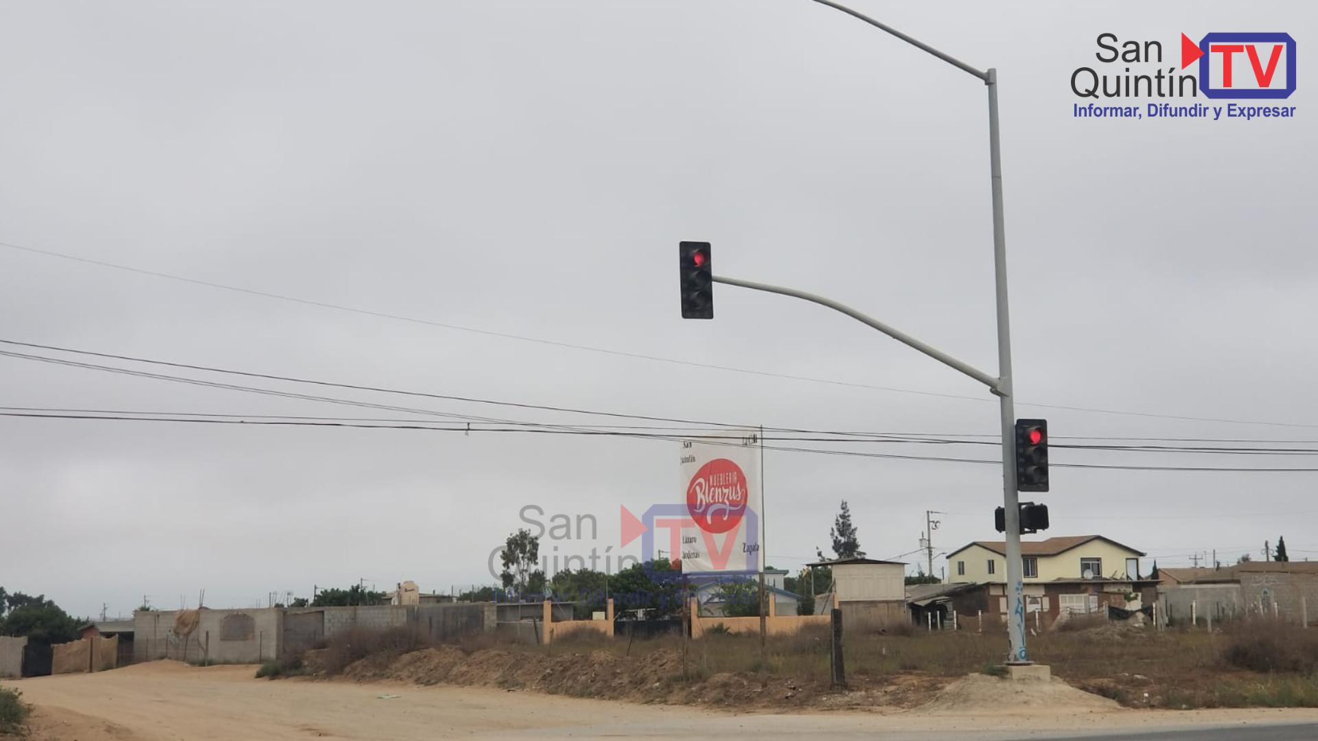 Vuelven a operar semáforos clave en San Quintín tras varios días de falla