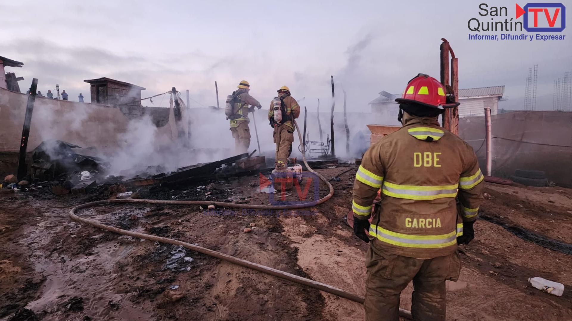 Llamas arrasan con cuarto de madera en el Ejido Francisco Villa de San Quintín