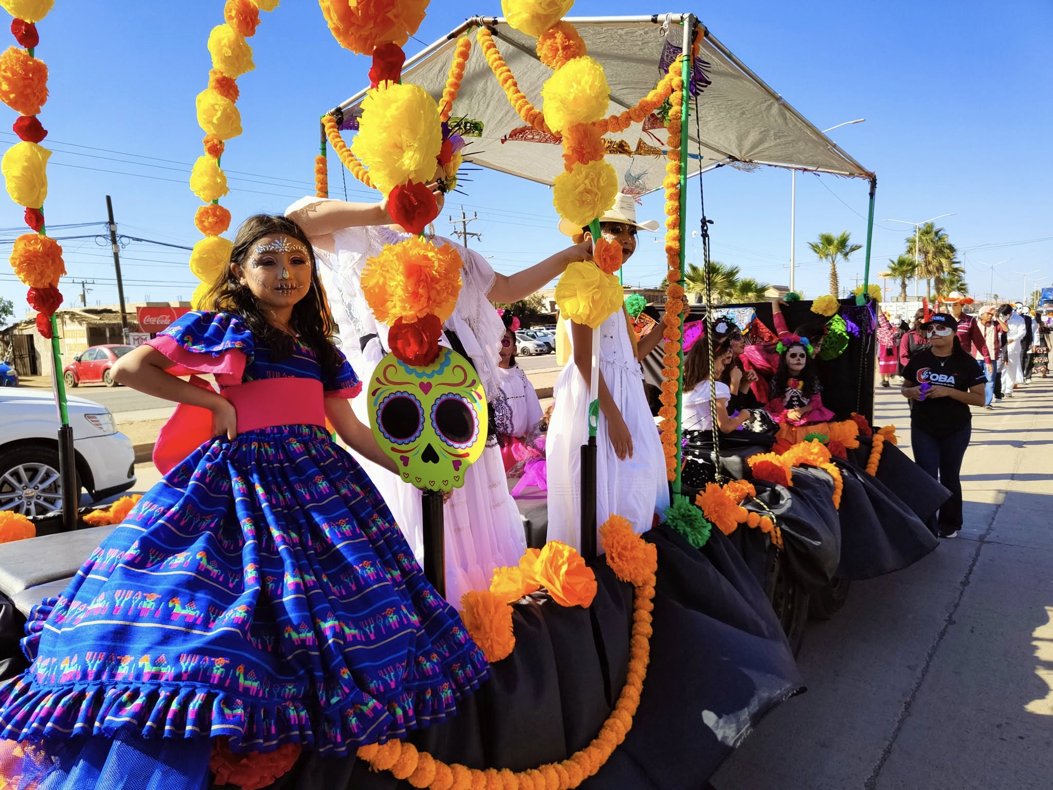 San Quintín se viste de tradición: el color y la memoria iluminan el Desfile de Día de Muertos