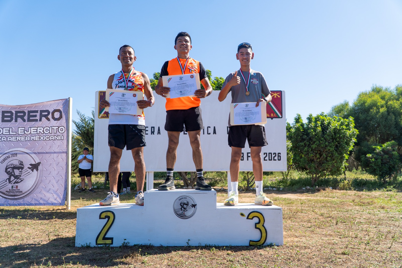 Con paso firme y espíritu de honor, 300 corredores celebran el Mes del Ejército con carrera 5K