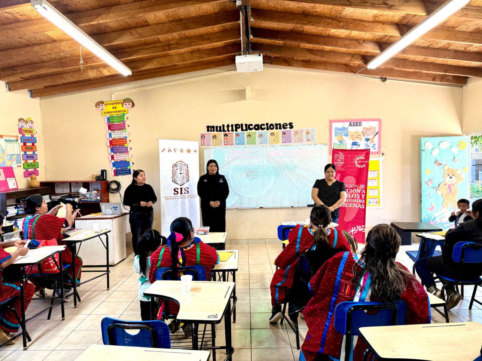 Mujeres indígenas tejen conocimiento y derechos en taller comunitario