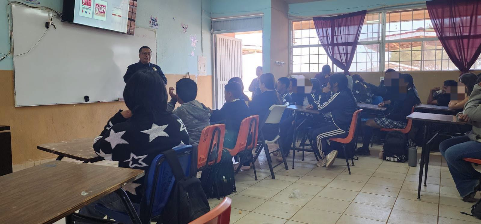 Refuerzan seguridad escolar en San Quintín con capacitación sobre revisión de mochilas