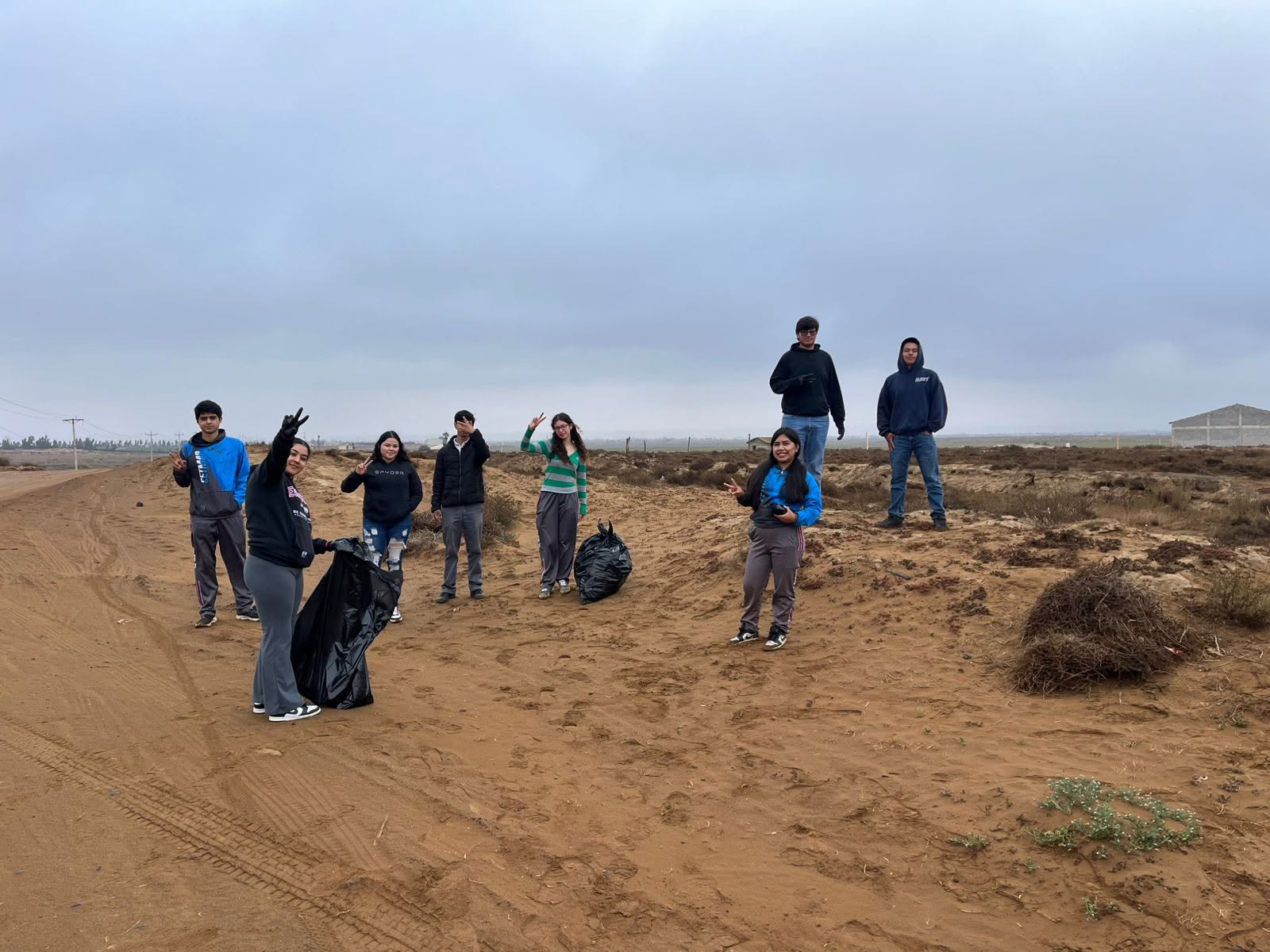 Refuerzan cuidado ambiental con jornada de limpieza rumbo a Bahía Falsa