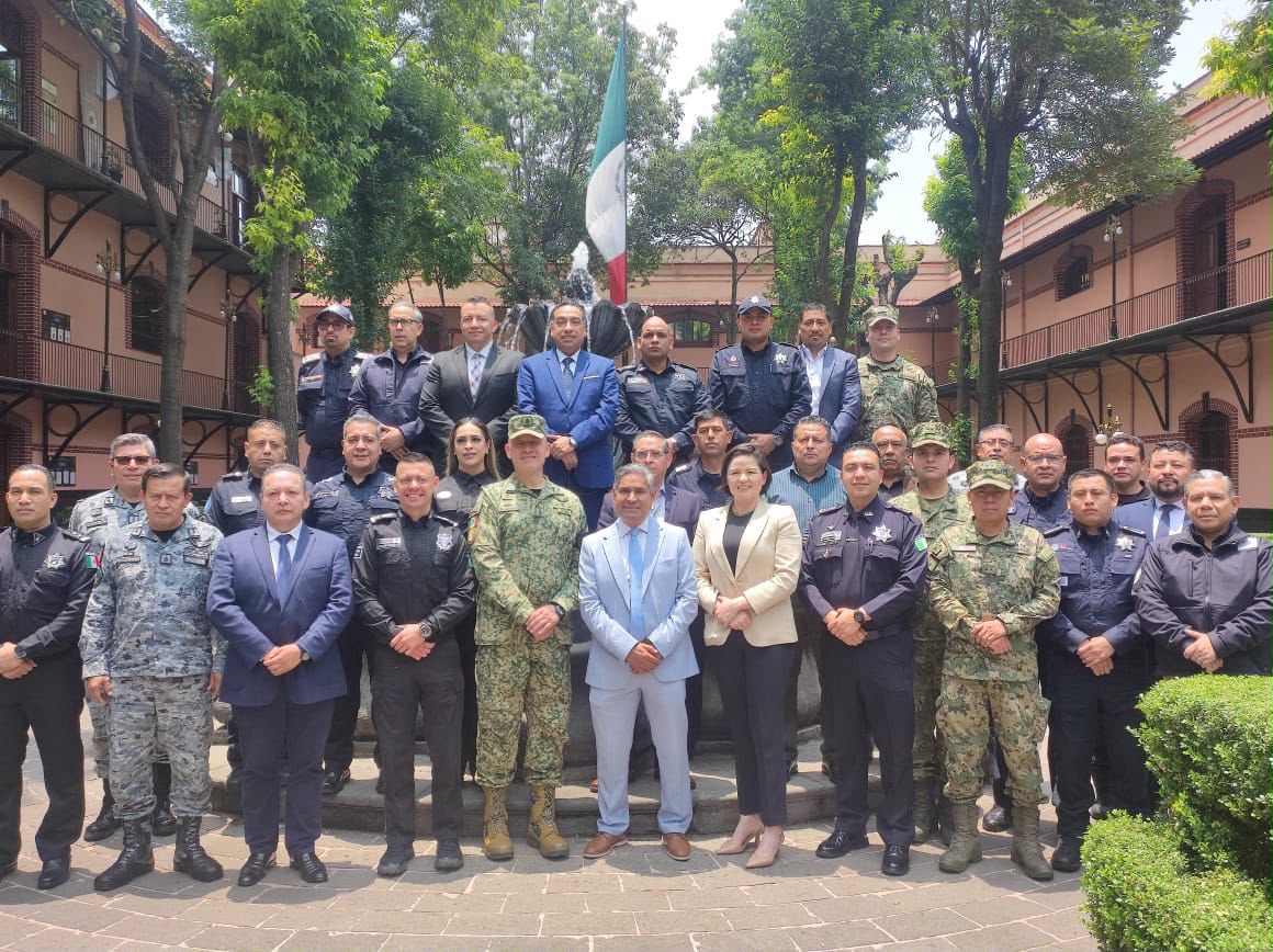 Egresan 141 jóvenes de la preparatoria militarizada en Baja California