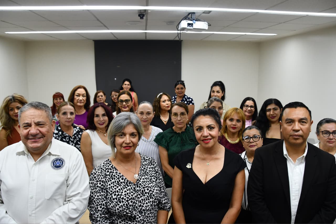 Servidoras y servidores públicos municipales se capacitan en materia de género