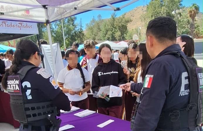 Escuadrón Violeta orienta a 300 estudiantes sobre cómo detectar y actuar ante la violencia